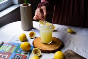 Homemade Lemonade Recipe with Fresh Lemons